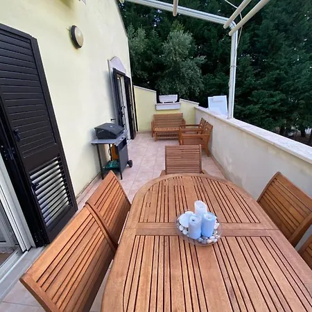 Casa Francesco E Cecilia A Дом отдыха Вьесте